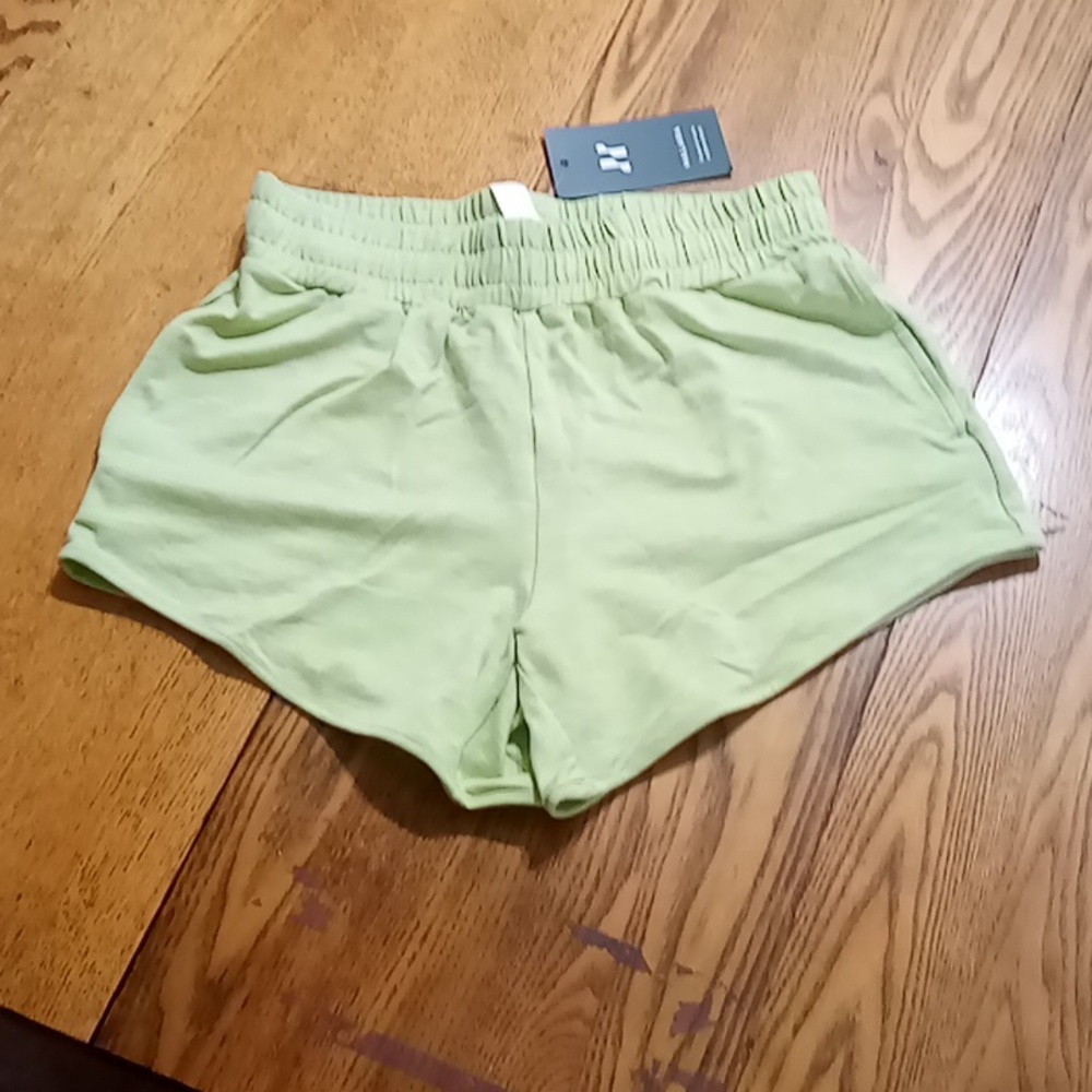 HALARA Women Shorts EXTRA SMALL  Athleticwear Workout Yoga NEW LIGHT GREEN